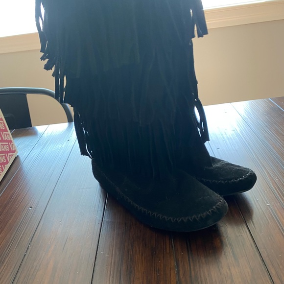 LC Lauren Conrad 3 layer fringe moccasin boots. Black size 7. Soft suede - Picture 3 of 6